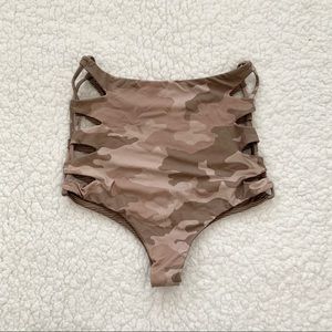 Acacia Dakota Camo Queens Bottom